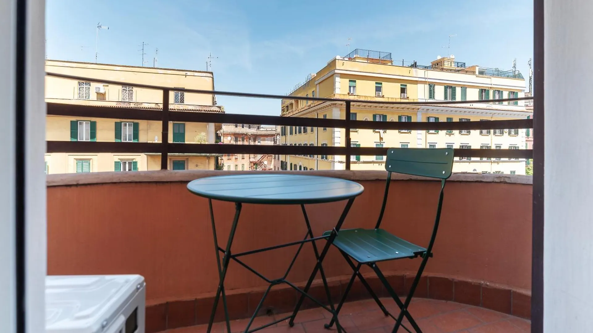 Vista Sulla Basilica Di San Giovanni Mm Lodi Apt Rome Italy