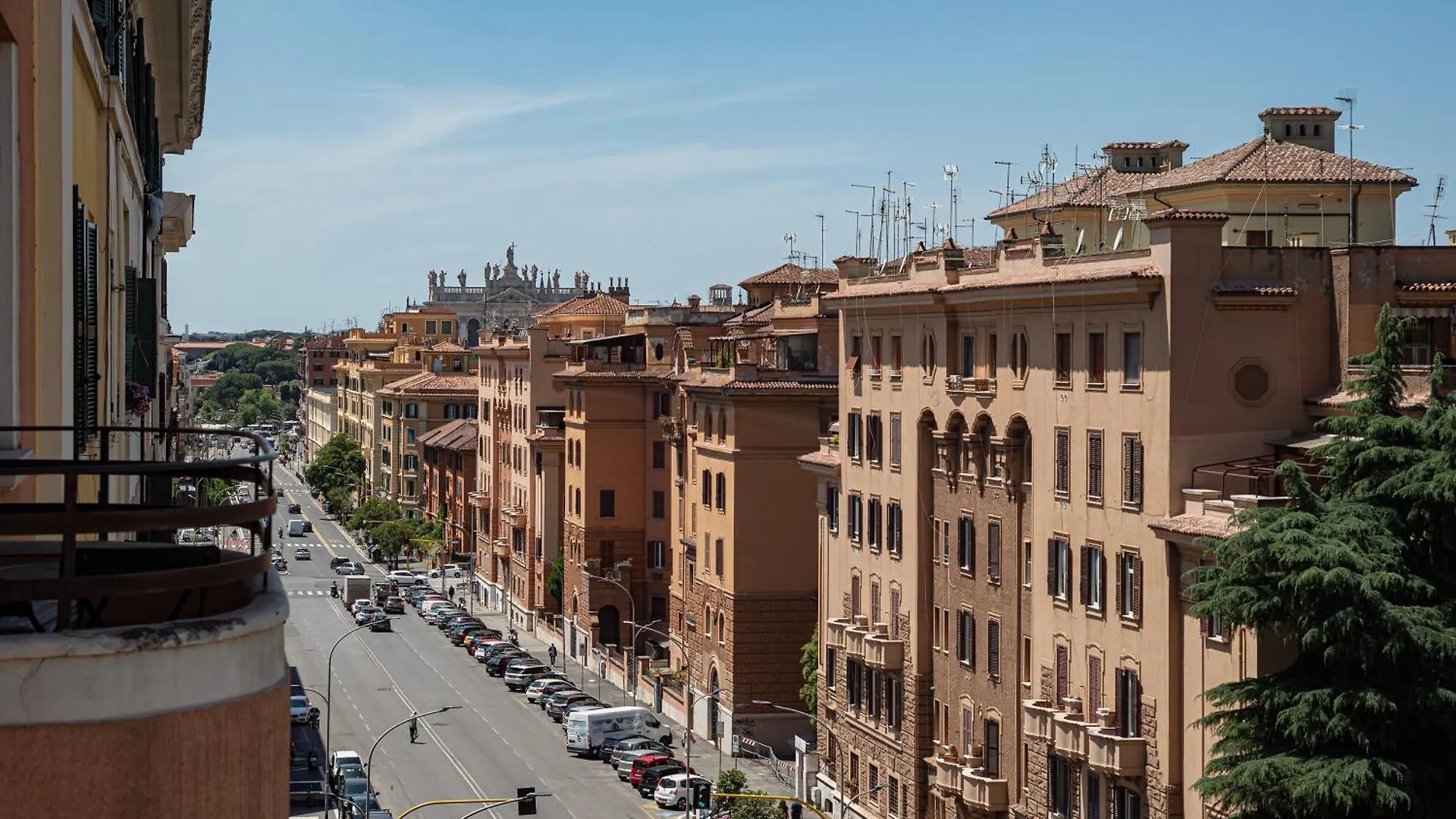 Vista Sulla Basilica Di San Giovanni Mm Lodi Apt Rome